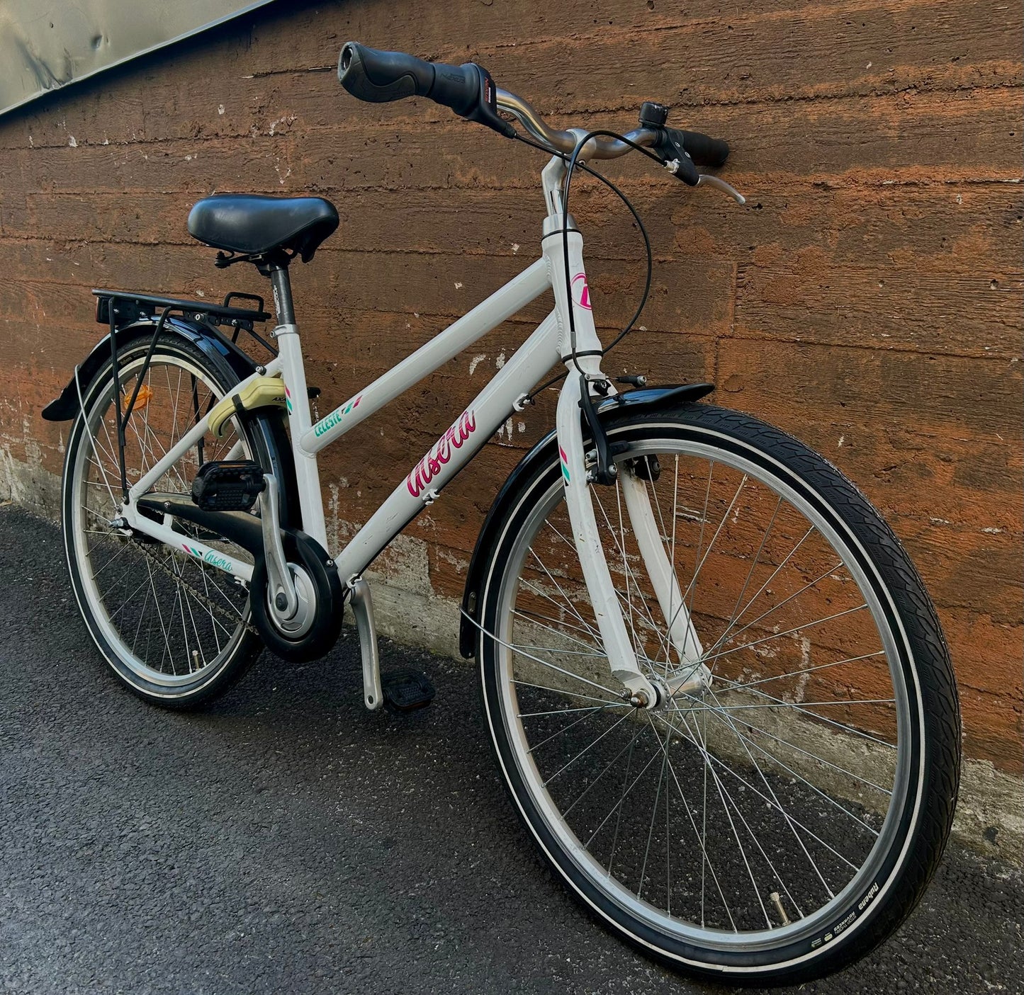 Käytetty Insera Celeste